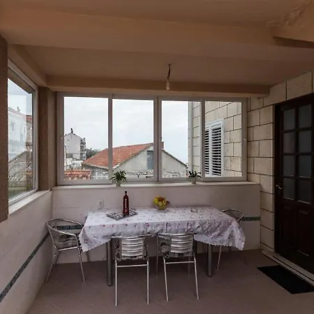 Ivo Gostinjska kuća 2*