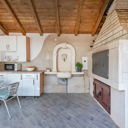 Guest house Ivo 2*