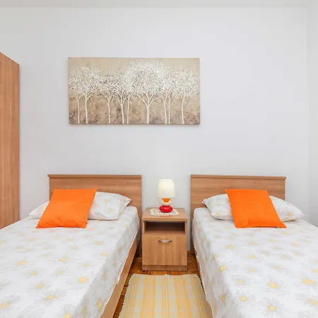 Ivo Gostinjska kuća 2*