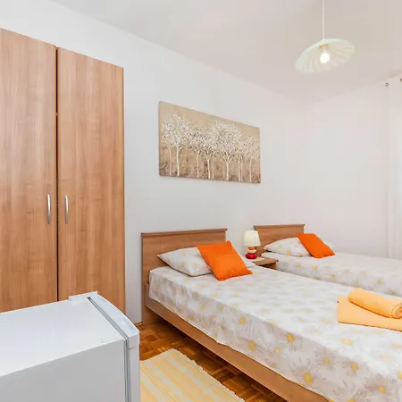 Ivo Gostinjska kuća 2*